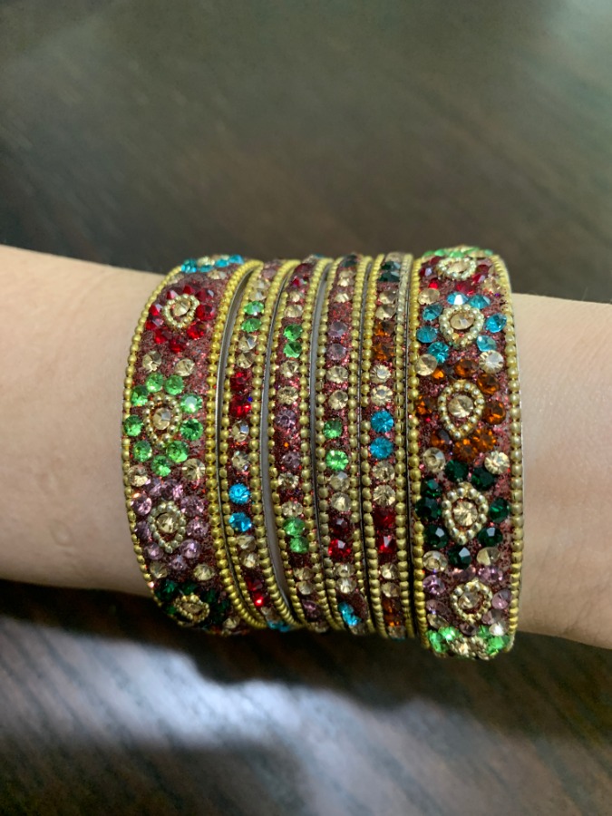 Glittering lacquer bangles