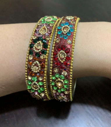 Glittering lacquer bangles